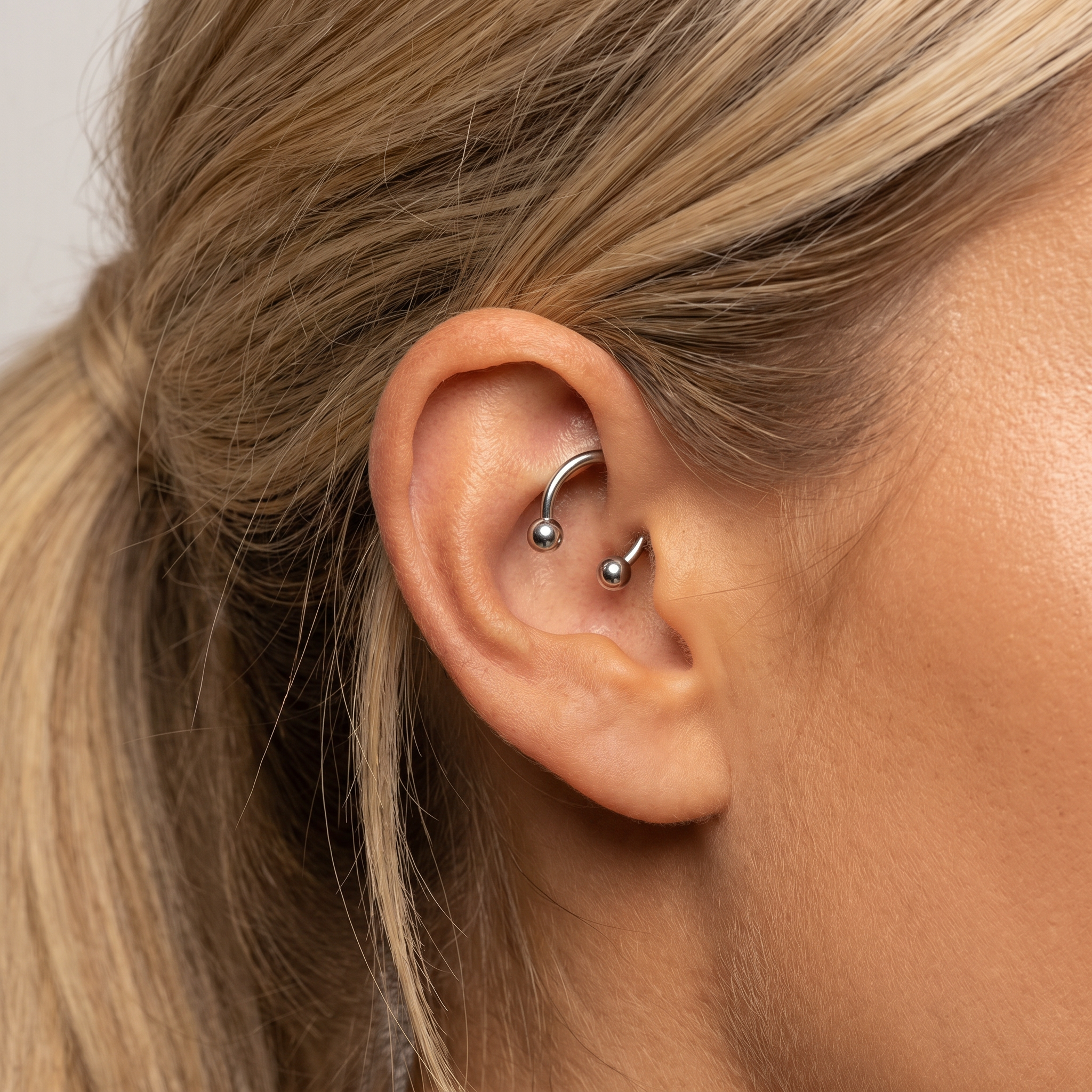 Cherry Diva Circular Barbell 16 Gauge Externally Threaded Titanium Circular Barbell