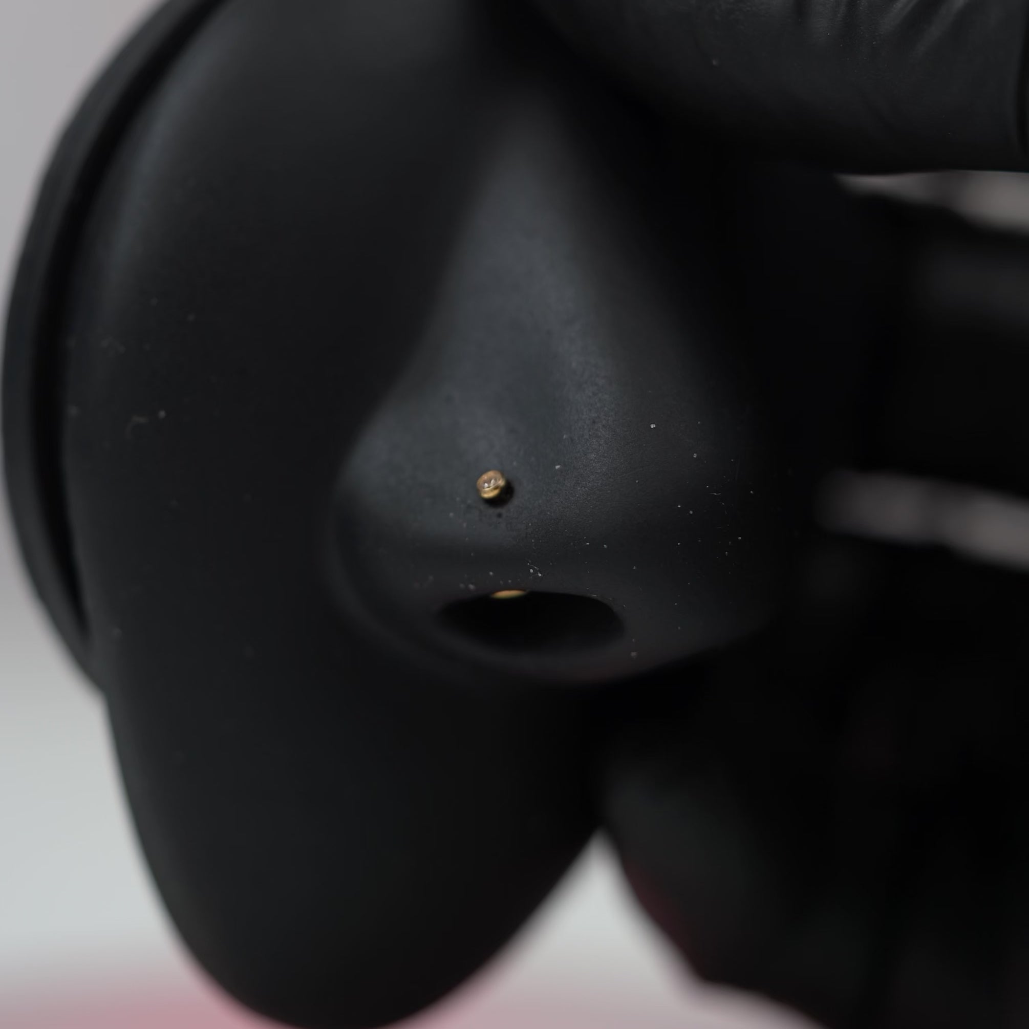 20 Gauge Titanium Threadless Crystal Screw Nose Stud