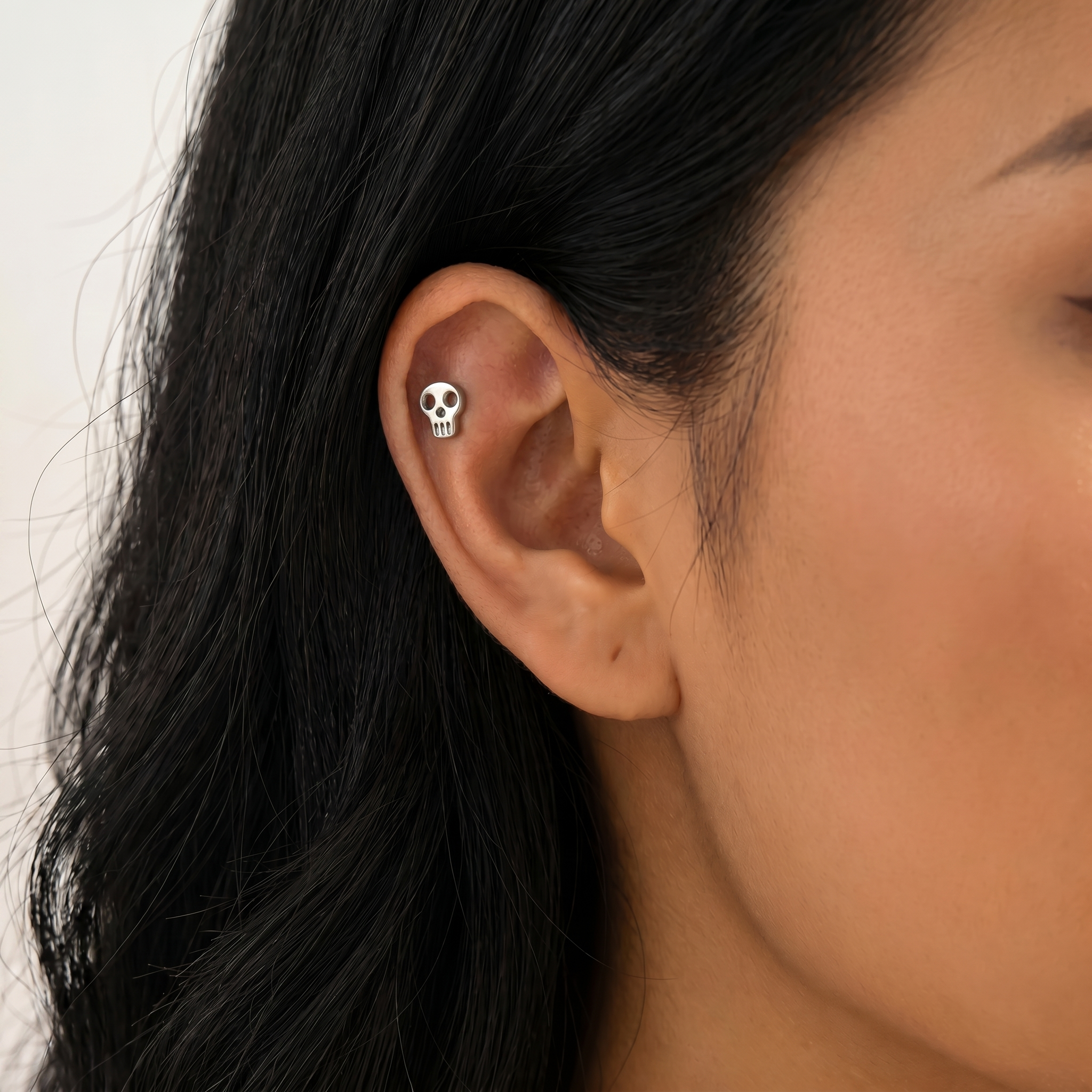 16 Gauge Titanium Internally Threaded Skull Stud