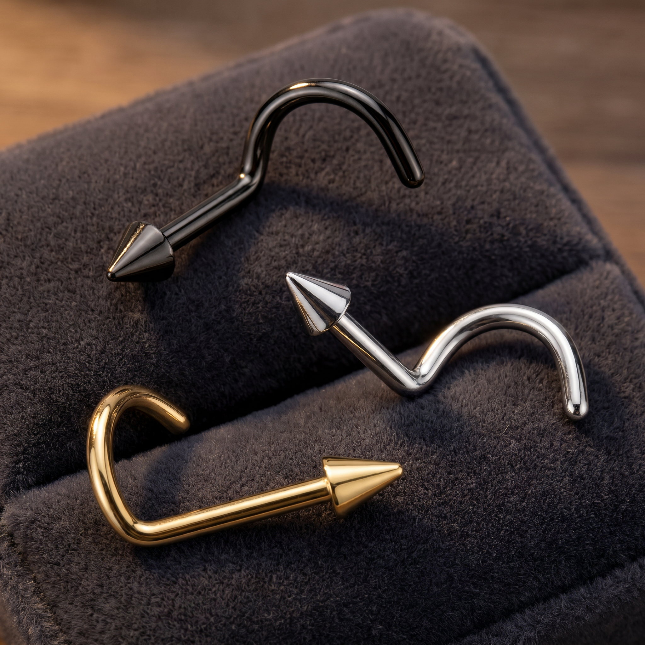 20 Gauge Titanium Spike Tipped Screw Nose Stud