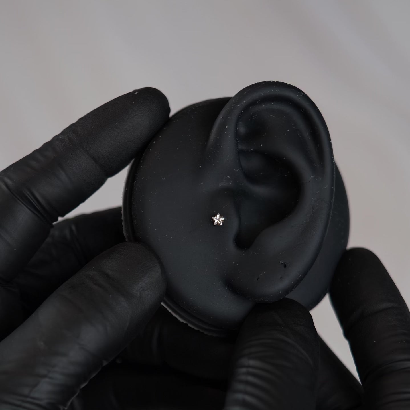 16 Gauge Internally Threaded Titanium Crystal Star Stud