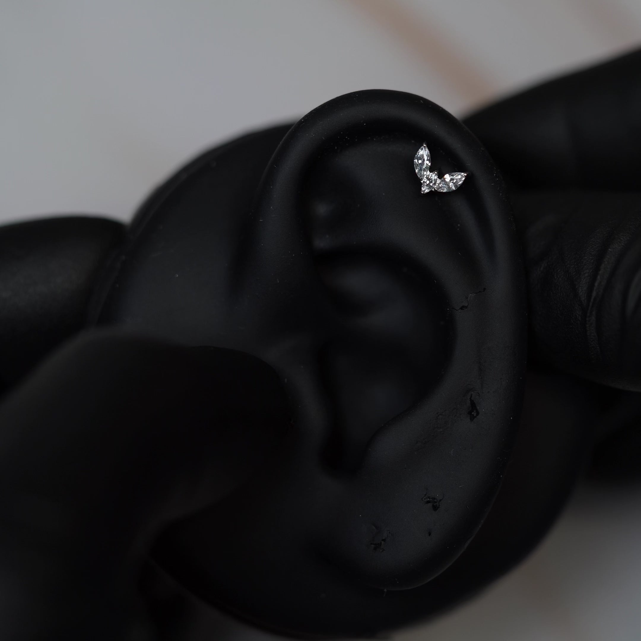 16 Gauge Internally Threaded Titanium Triple Crystal Stud