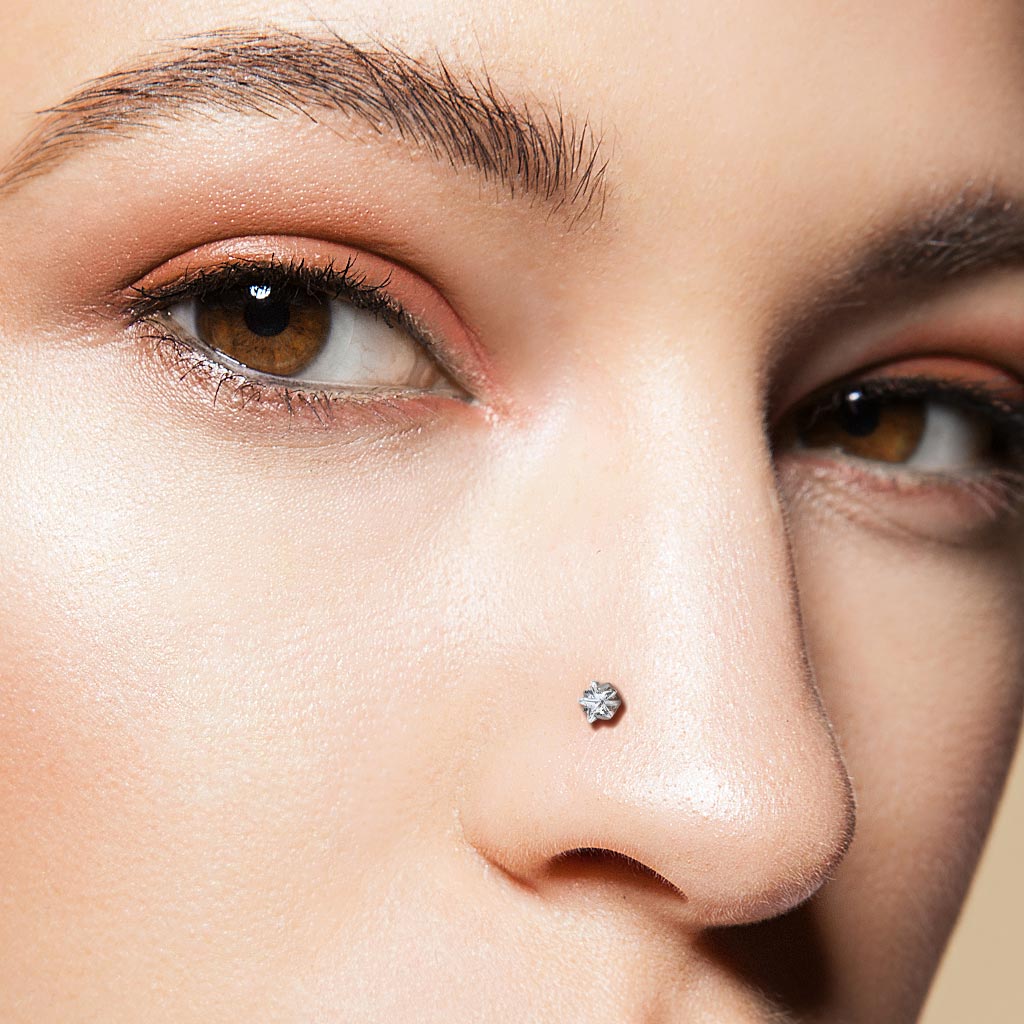 Cherry Diva L Bend Nose Stud 20 Gauge Titanium Prong Set Star L Bend Nose Stud